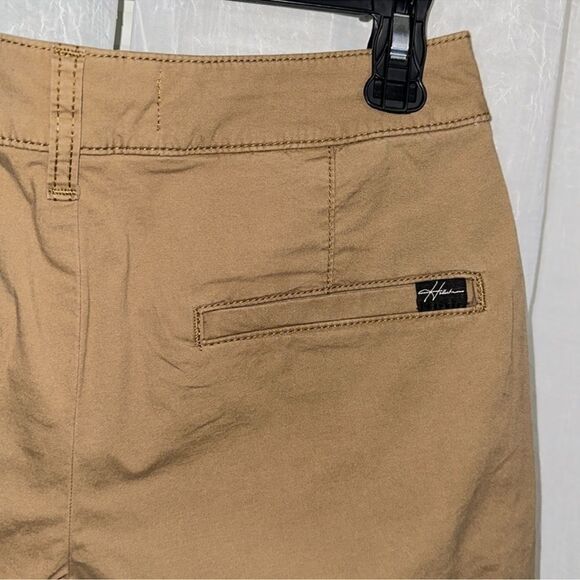 Hollister 28” Khaki Flat Front Epic Flex 9” Shorts - Picture 8 of 10